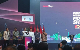 Jokowi Ajak Industri Otomotif Bergeser ke Elektrifikasi
