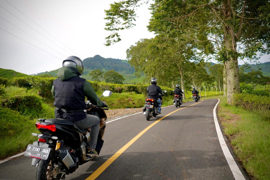 Tata Krama Menyalip Kendaraan di Jalan, Sobat Wajib Paham