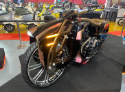Motor Modifikasi Mewah Pakai Berlian dan LV di IIMS 2026