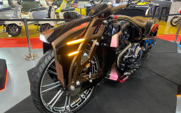 Motor Modifikasi Mewah Pakai Berlian dan LV di IIMS 2026