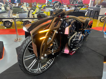 Motor Modifikasi Mewah Pakai Berlian dan LV di IIMS 2026
