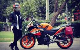 Ladies Bikers Hijaber Asal Negeri India