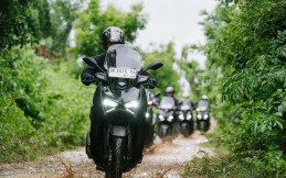 Hujan Saat Berkendara Motor, Jangan Lupa 6 Hal Ini