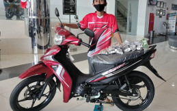 Pria Ini Beli Motor Bebek Secara Tunai Pakai Uang Koin