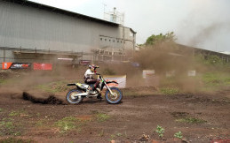 IIMS Gelar Kejuaran Motocross di Baja Otomotif Superblock