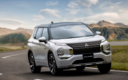 Model Baru Mitsubishi Outlander PHEV Meluncur, Harga Mulai Rp574 Jutaan