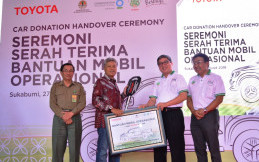 Toyota Donasikan 1 unit Hilux Dukung Pendidikan Lingkungan