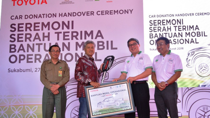 Toyota Donasikan 1 unit Hilux Dukung Pendidikan Lingkungan