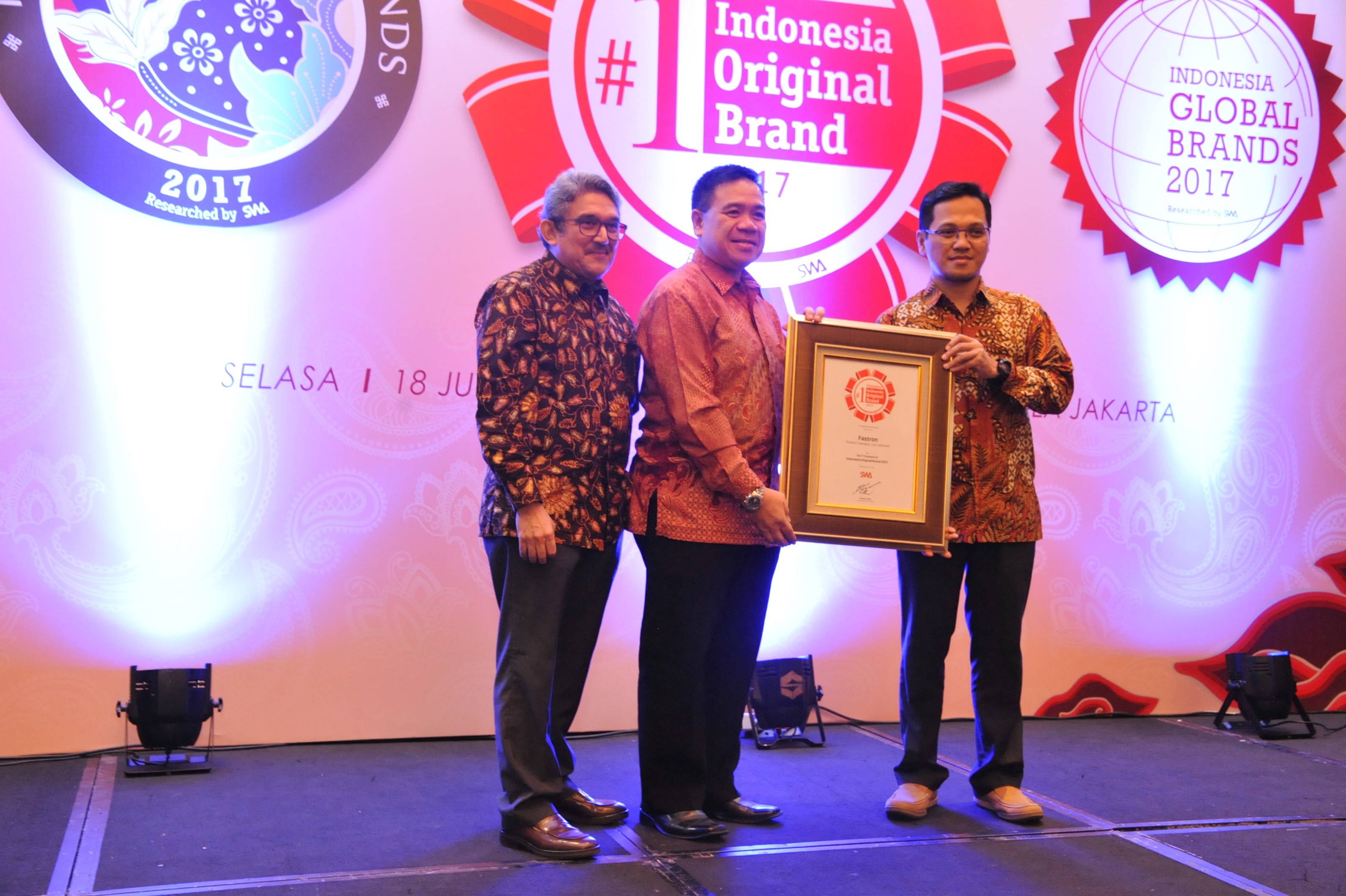 Pertamina Fastron Raih Indonesia Original Brands 2017