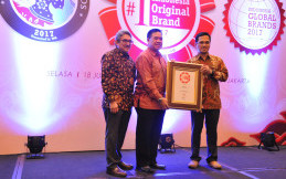 Pertamina Fastron Raih Indonesia Original Brands 2017